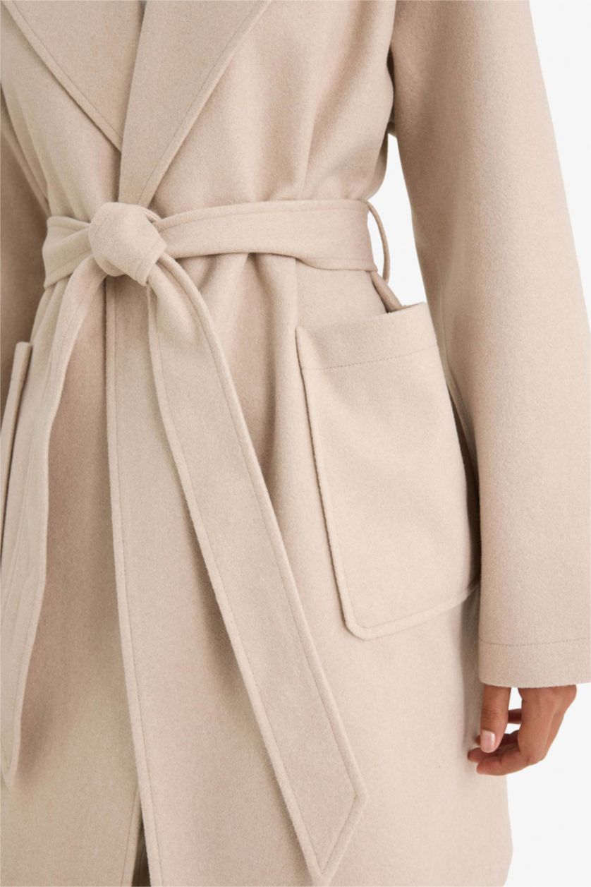 حريمي بيج فاتح بالطو جوخ قصة عادية بحزام