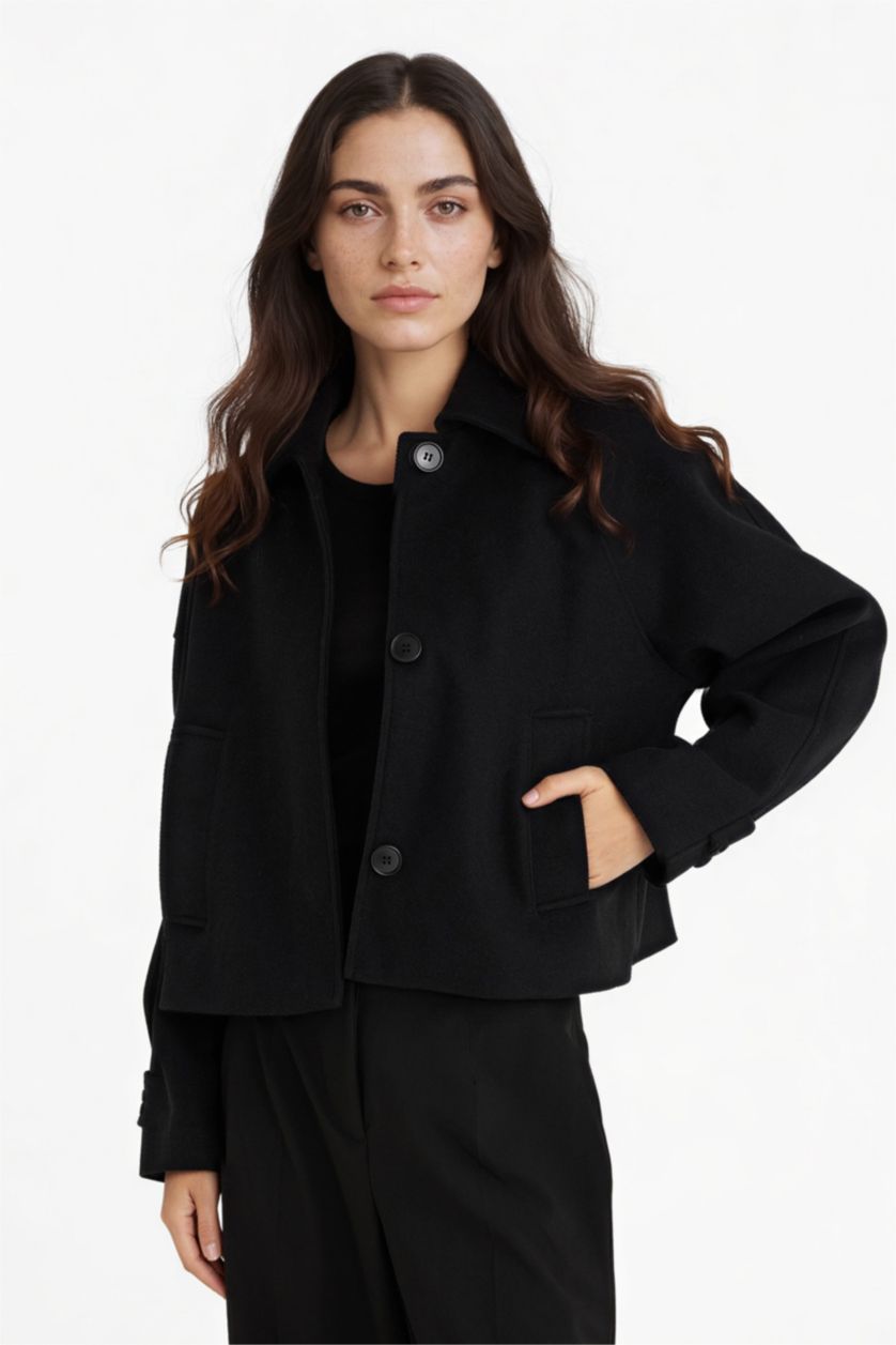 Kadın Siyah Regular Fit Polo Yaka Kaşe Kısa Mont