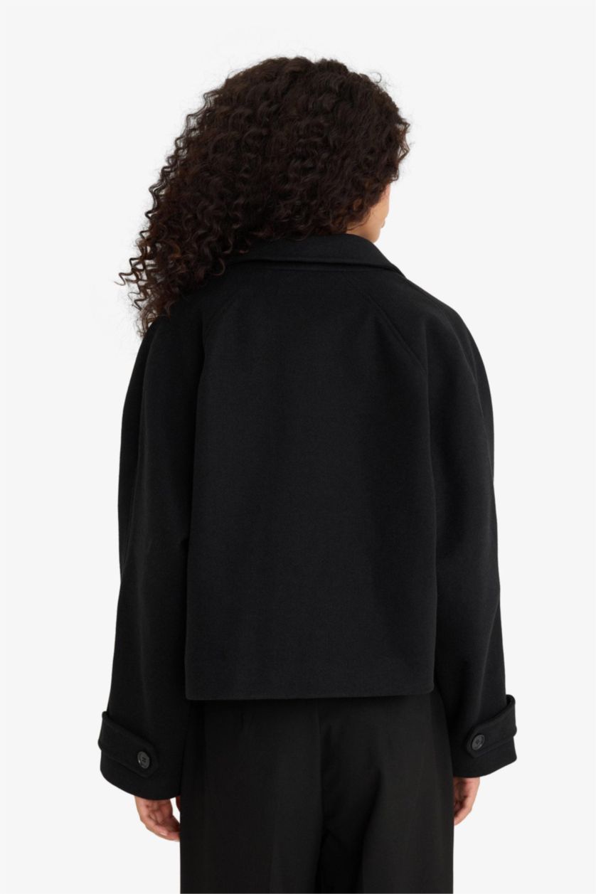 Kadın Siyah Regular Fit Polo Yaka Kaşe Kısa Mont