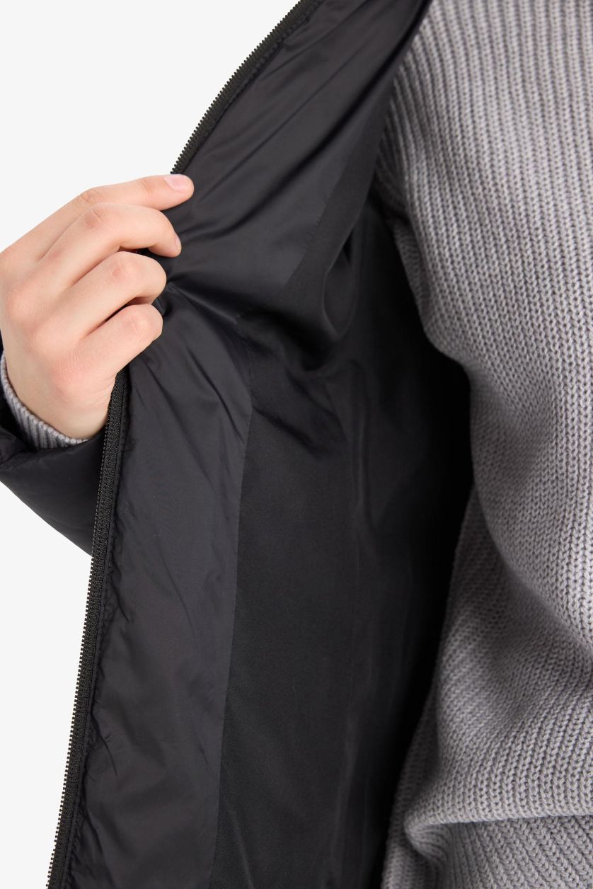 Woman Black Waterproof Regular Fit High Neck Zippered Puffer Jacket