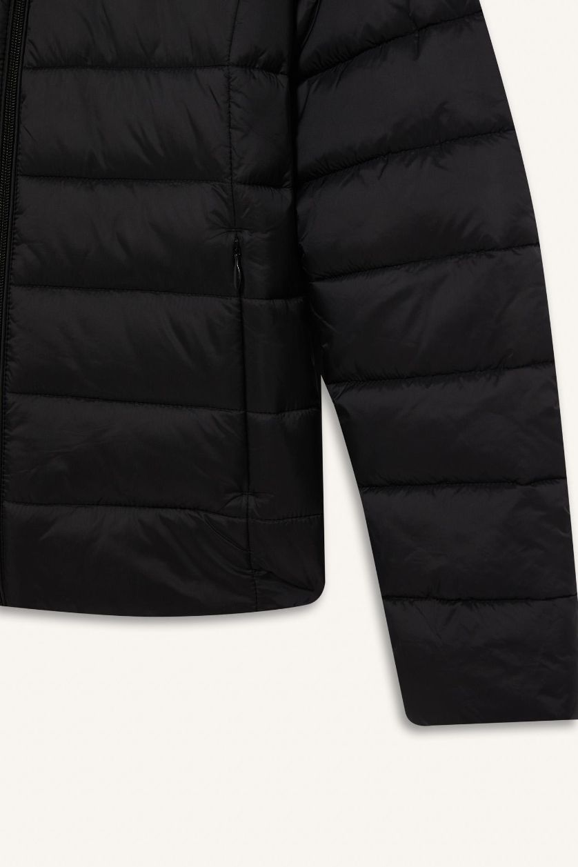 Woman Black Waterproof Regular Fit High Neck Zippered Puffer Jacket