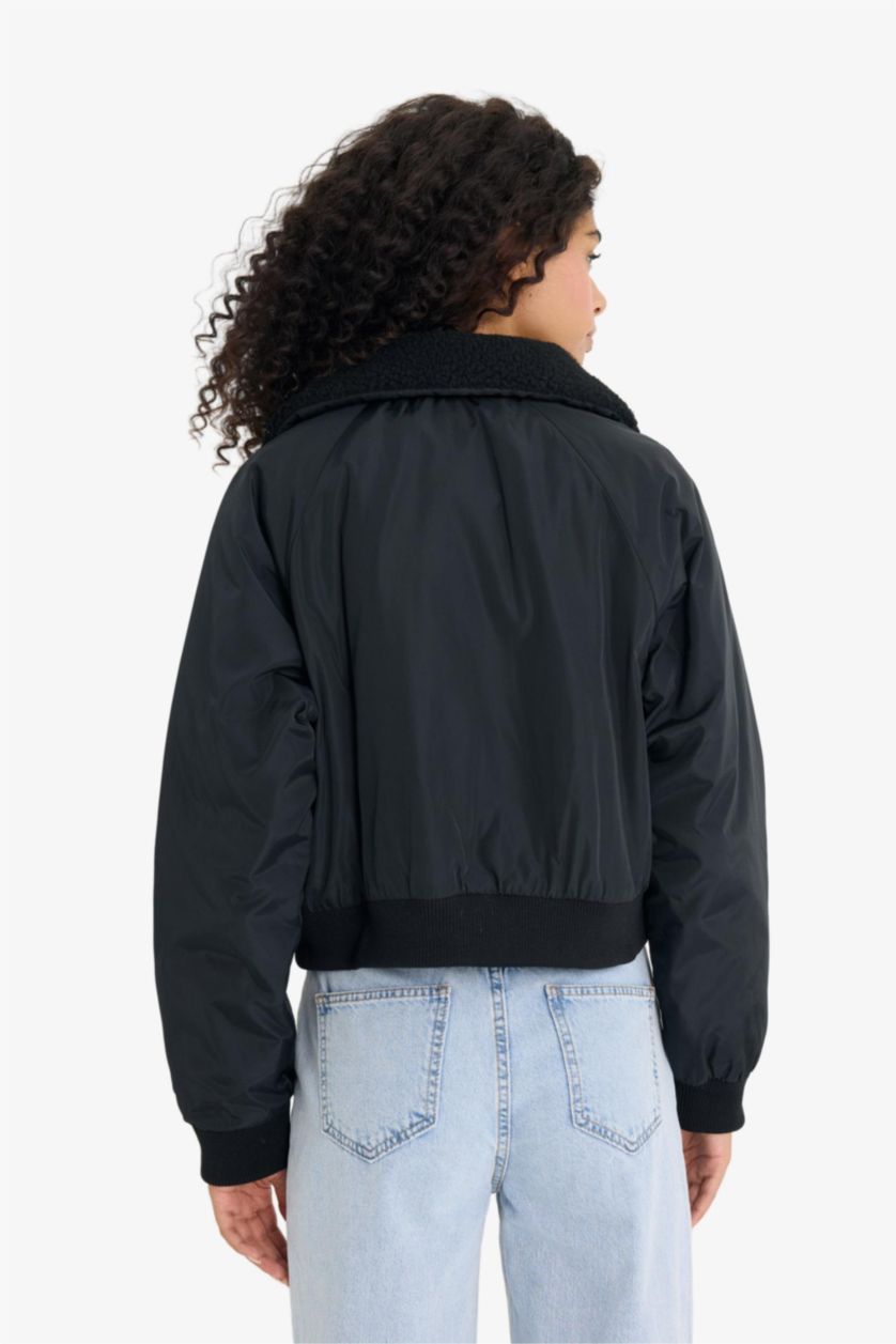 Kadın Siyah Su Geçirmez Regular Fit Polo Yaka Crop Fermuarlı Mont