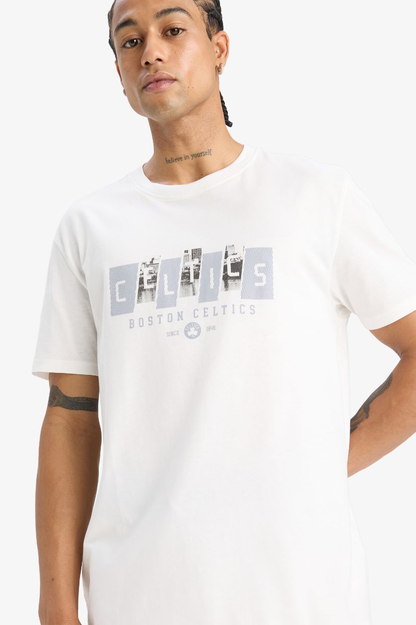 MAN Ecru Standard Fit Boston Celtics Licensed Crew Neck T-Shirt