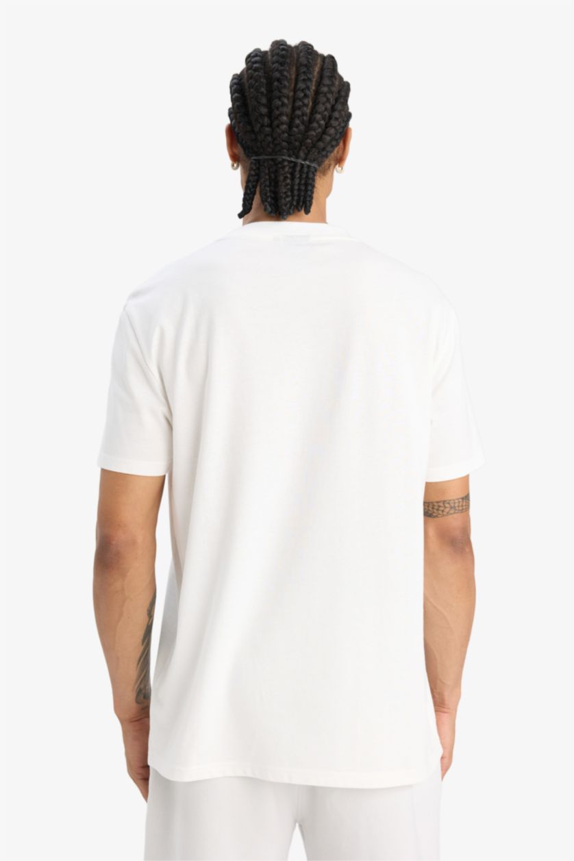 MAN Ecru Standard Fit Boston Celtics Licensed Crew Neck T-Shirt