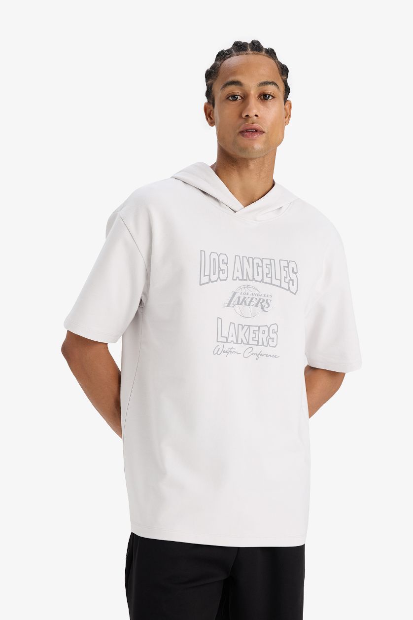 Мужчины Светло-серый Футболка DeFactoFit NBA Los Angeles Lakers Boxy Fit с капюшоном и короткими рукавами