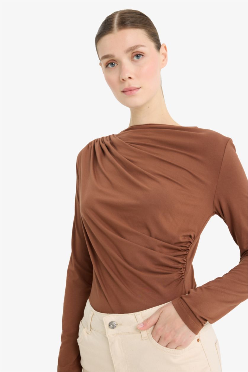 FEMME Beige Top slim à manches longues et col bateau