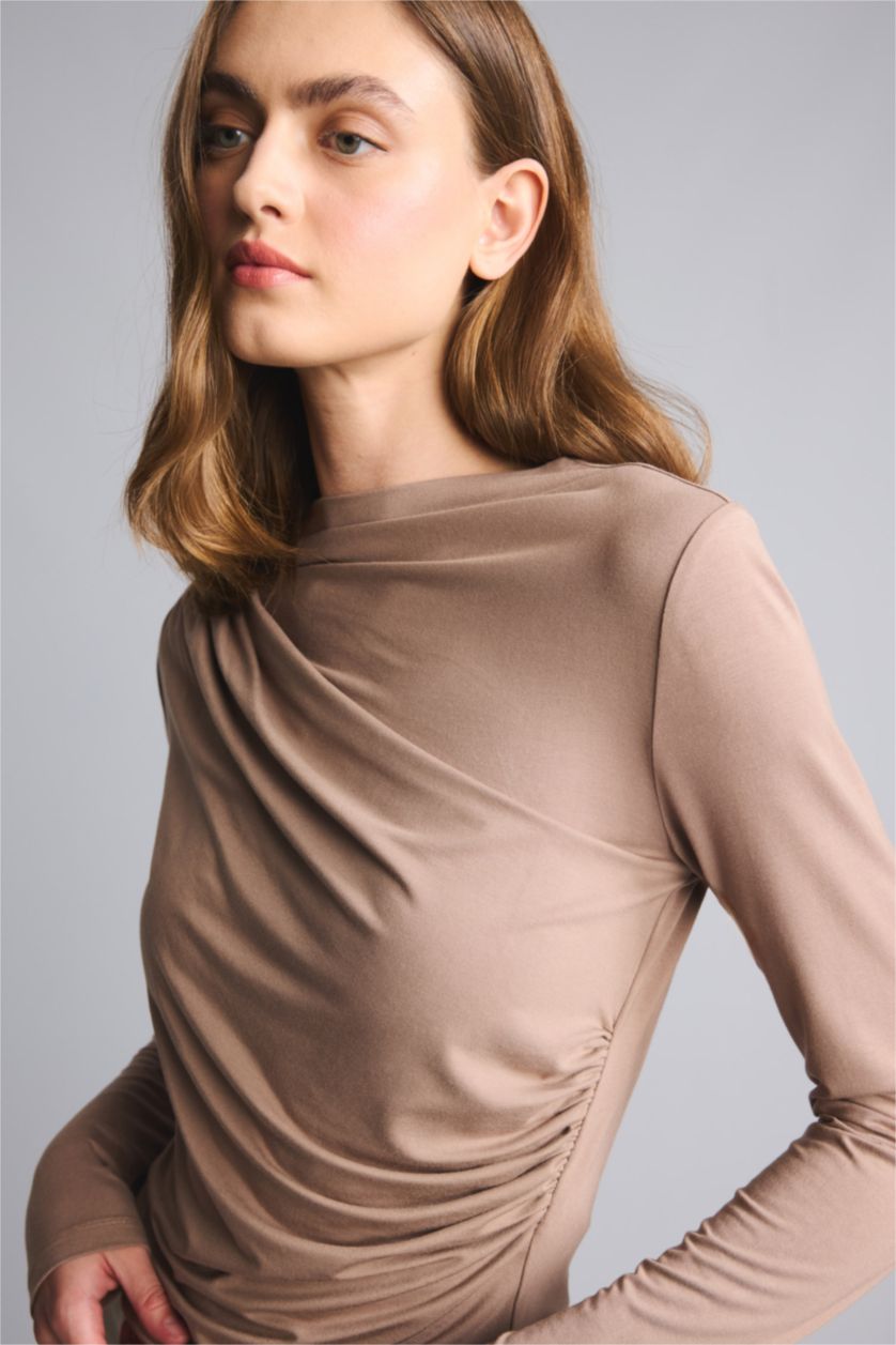Әйелдерге ашық қоңыр Slim Fit футболка