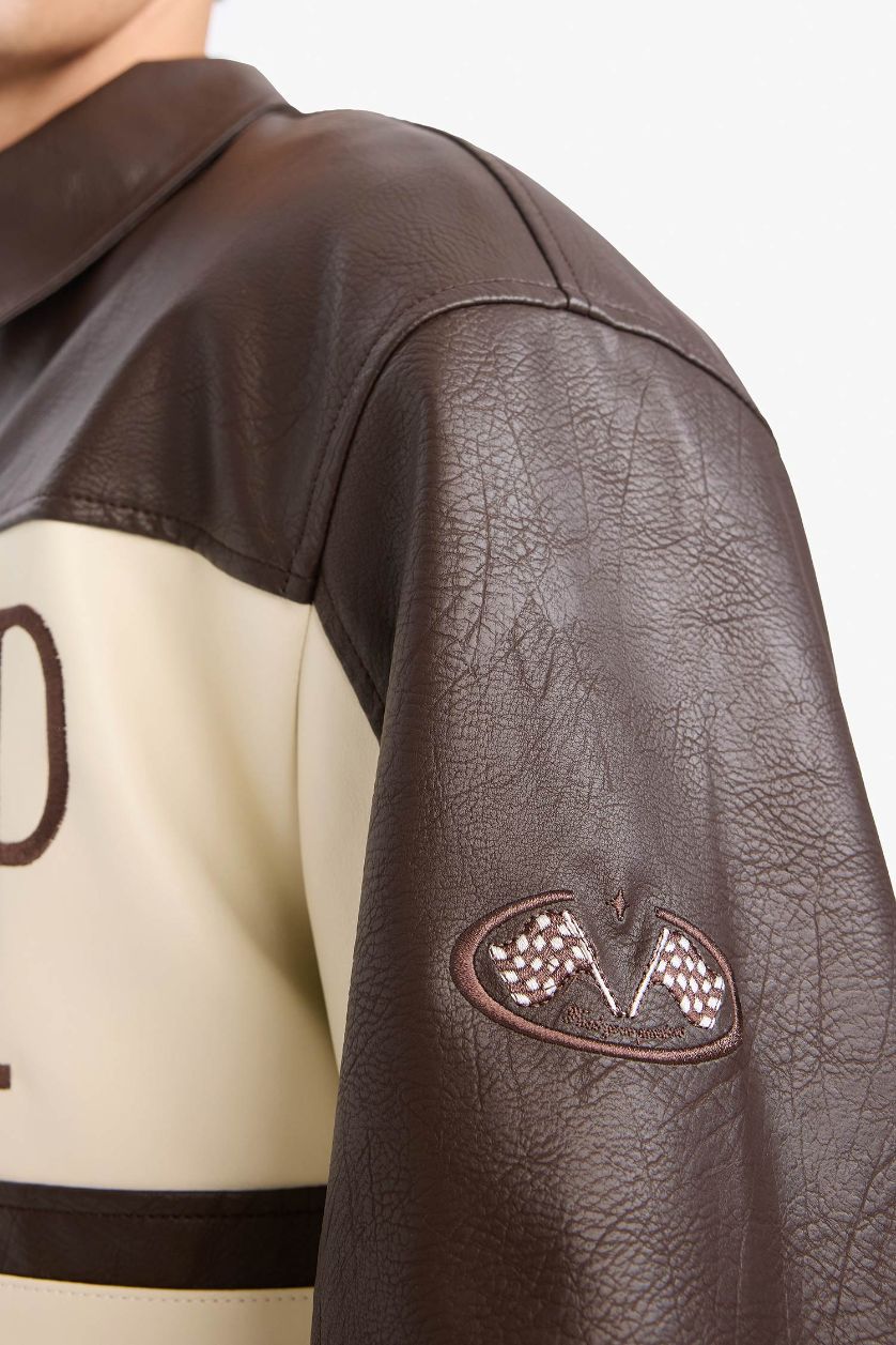 Erkek Kahve Oversize Geniş Kalıp Gömlek Yaka Fermuarlı Nakış Detaylı İç Cepli Suni Deri Mont