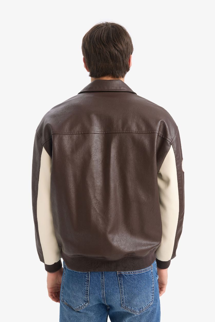 Erkek Kahve Oversize Geniş Kalıp Gömlek Yaka Fermuarlı Nakış Detaylı İç Cepli Suni Deri Mont