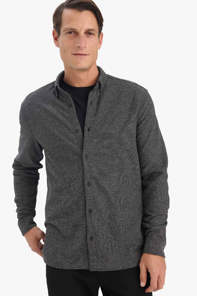 Ерлер қара түймелі поло жағасы Ұзын жеңді көйлек