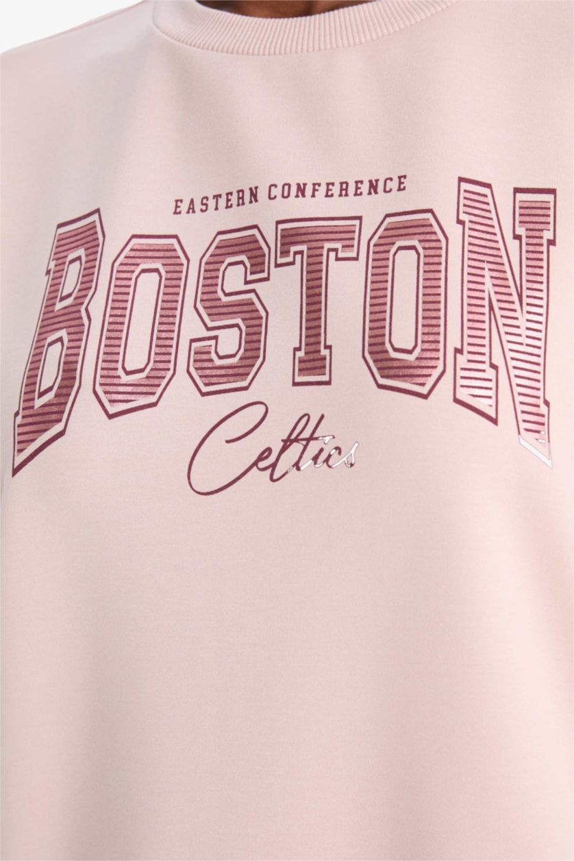 حريمي وردي فاتح سويت شيرت رياضي اوفر سايز برقبة مستديرة من بوسطن سيلتكس