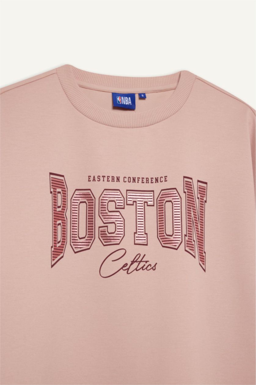 حريمي وردي فاتح سويت شيرت رياضي اوفر سايز برقبة مستديرة من بوسطن سيلتكس