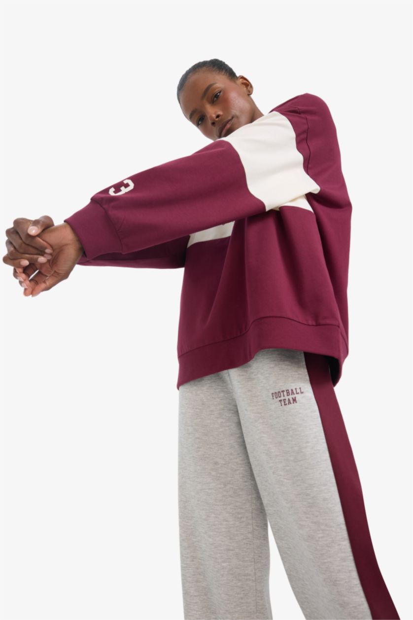 حريمي خمري سويت شيرت رياضي اوفر سايز بياقة نص سوسته من DeFactoFit