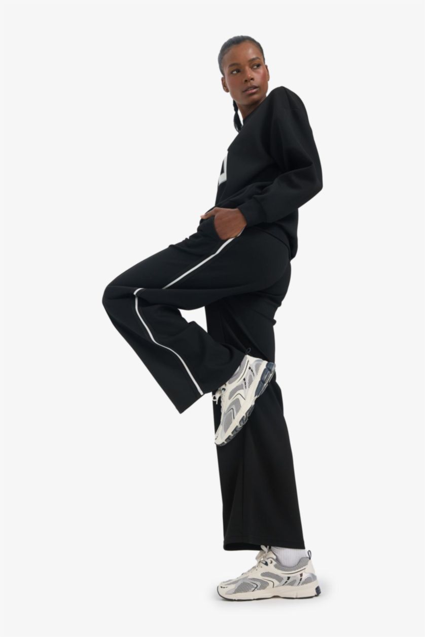 Woman Black Wide Leg Trousers