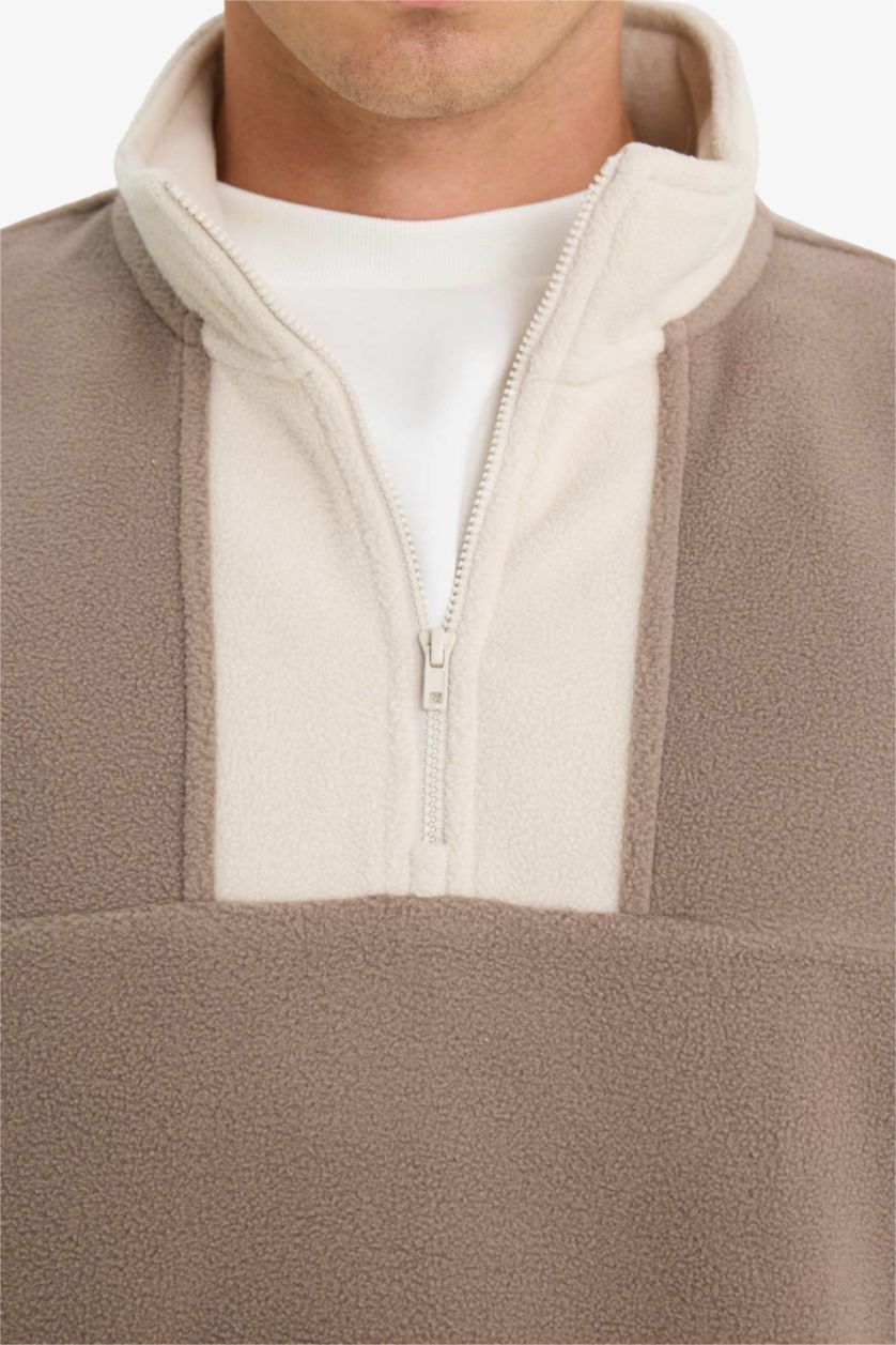 رجالي بني فاتح سويت شيرت قطيفة اوفر سايز بياقة عالية بسوسته