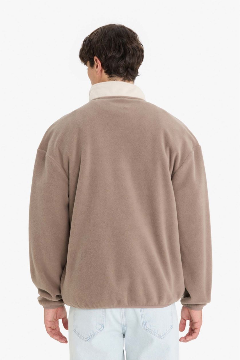 رجالي بني فاتح سويت شيرت قطيفة اوفر سايز بياقة عالية بسوسته