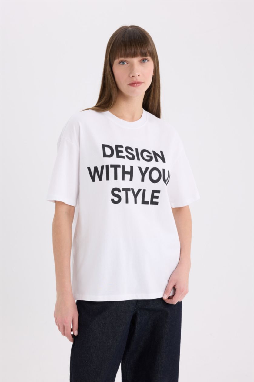 Kadın Beyaz Oversize Geniş Kalıp Bisiklet Yaka Baskılı Casual Kısa Kollu Tişört