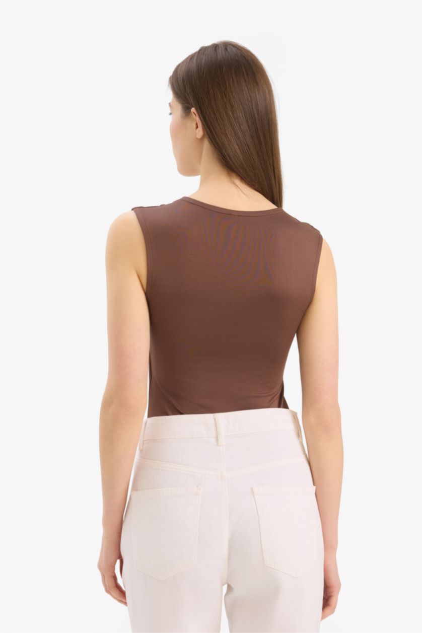 Woman Brown Slim Fit Square Neck Basic Snap Body