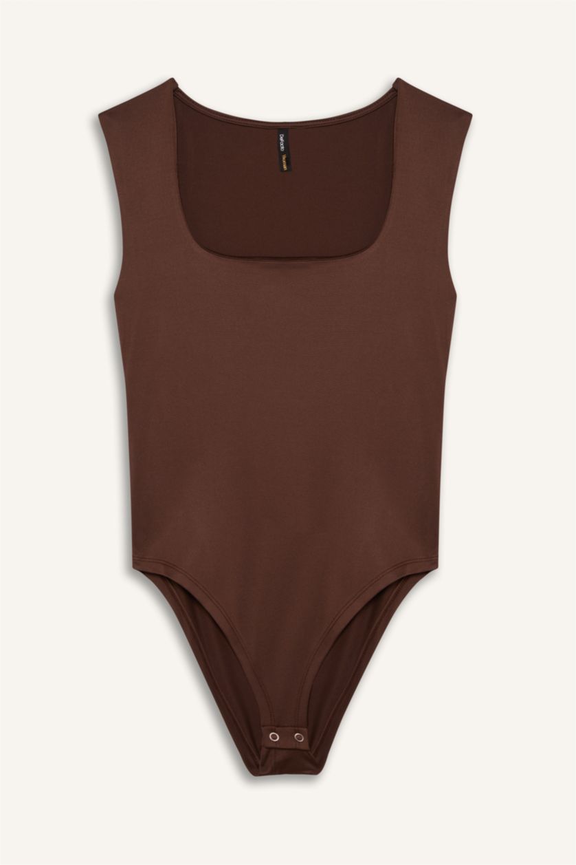 Woman Brown Slim Fit Square Neck Basic Snap Body