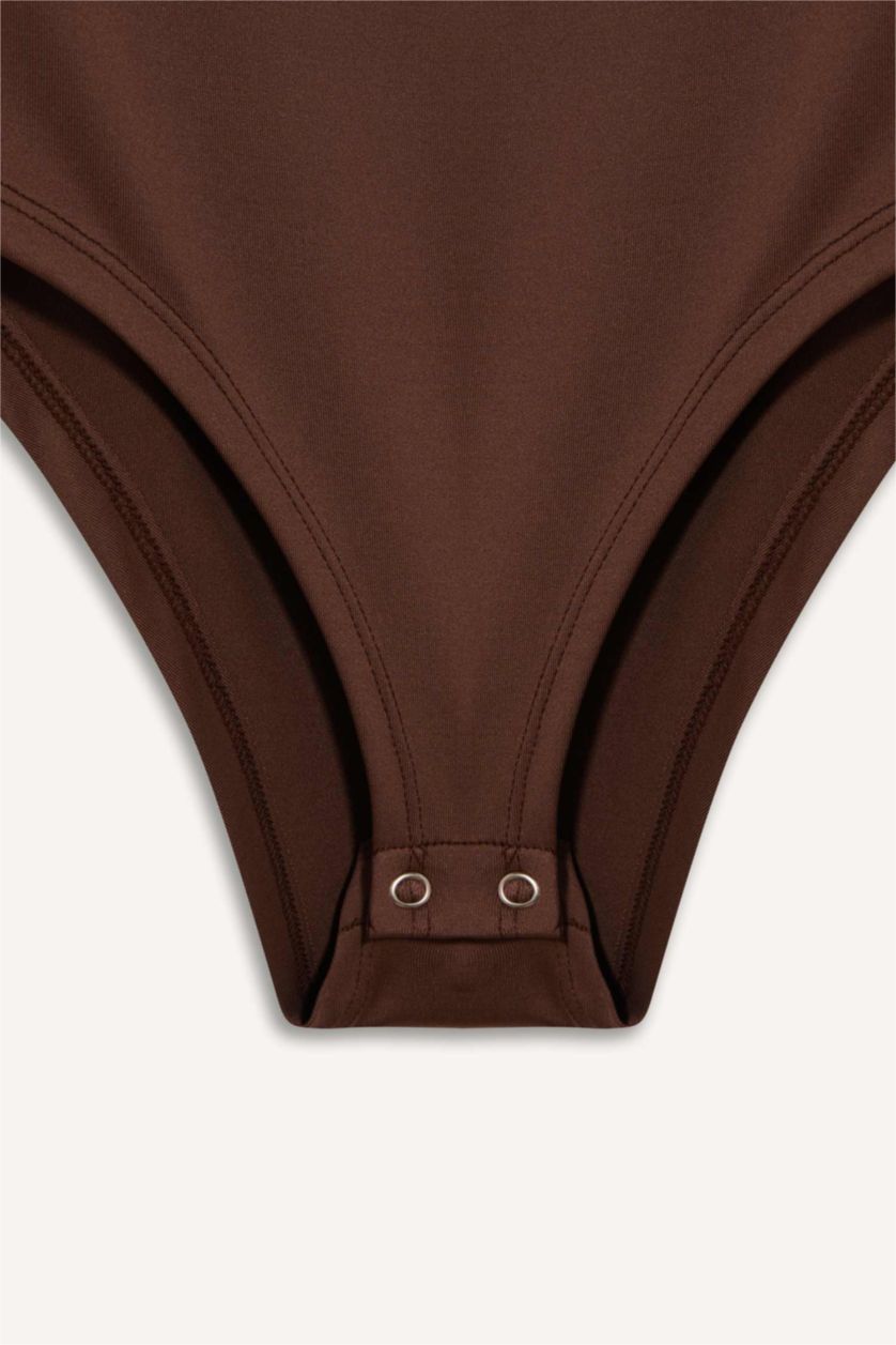 Woman Brown Slim Fit Square Neck Basic Snap Body