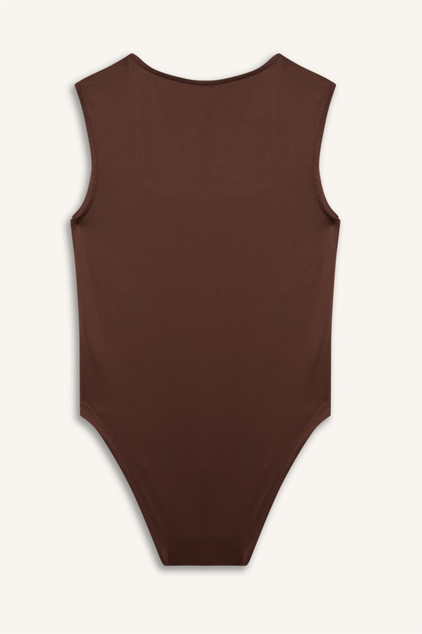 Woman Brown Slim Fit Square Neck Basic Snap Body