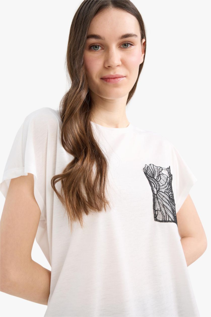 Woman Ecru Traditional Regular Fit Crew Neck T-shirt