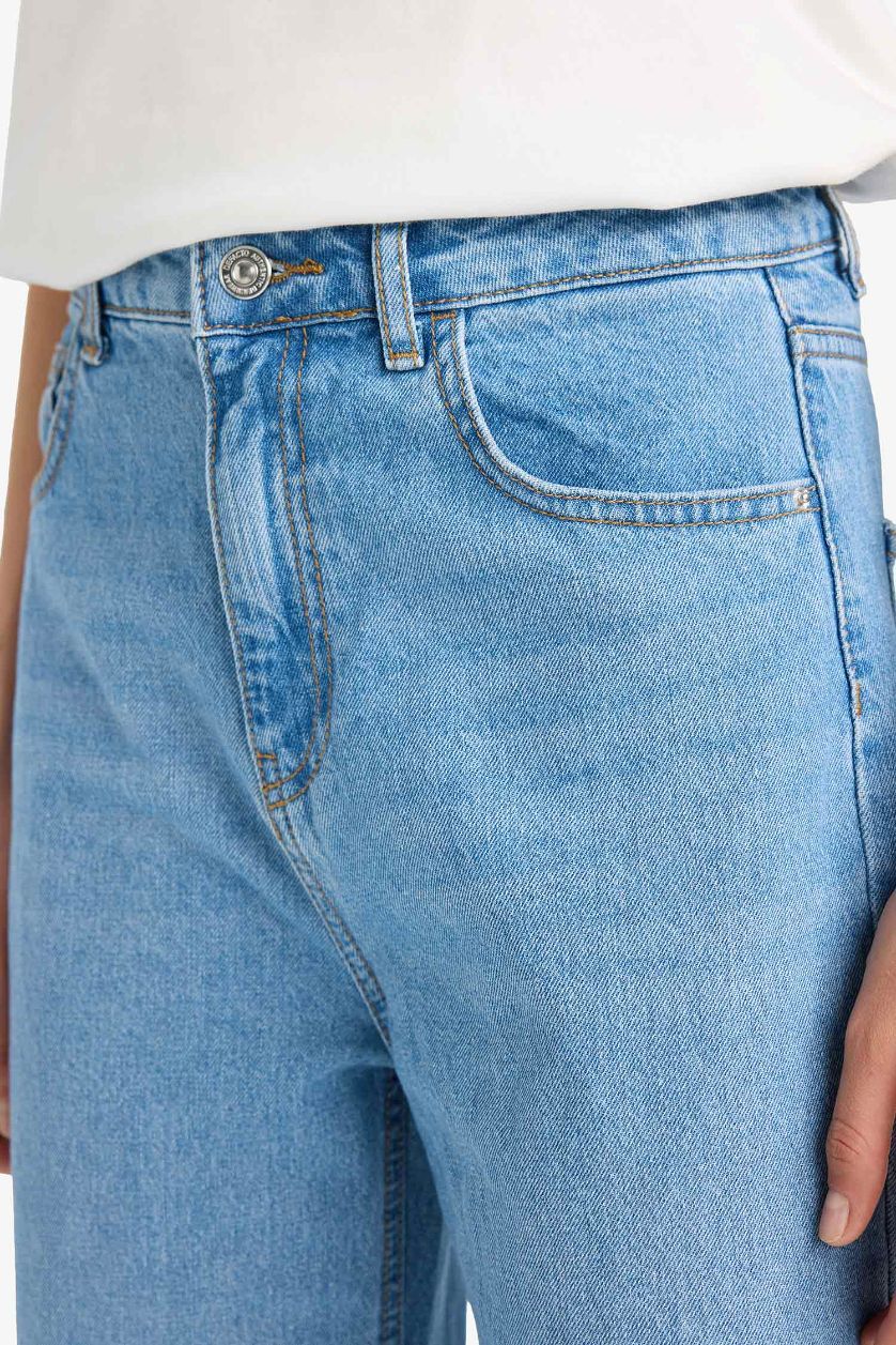 حريمي نيلي فاتح بنطلون جينز وايد ليج برجل واسع بخصر عالي وتأثير باهت نيلي فاتح