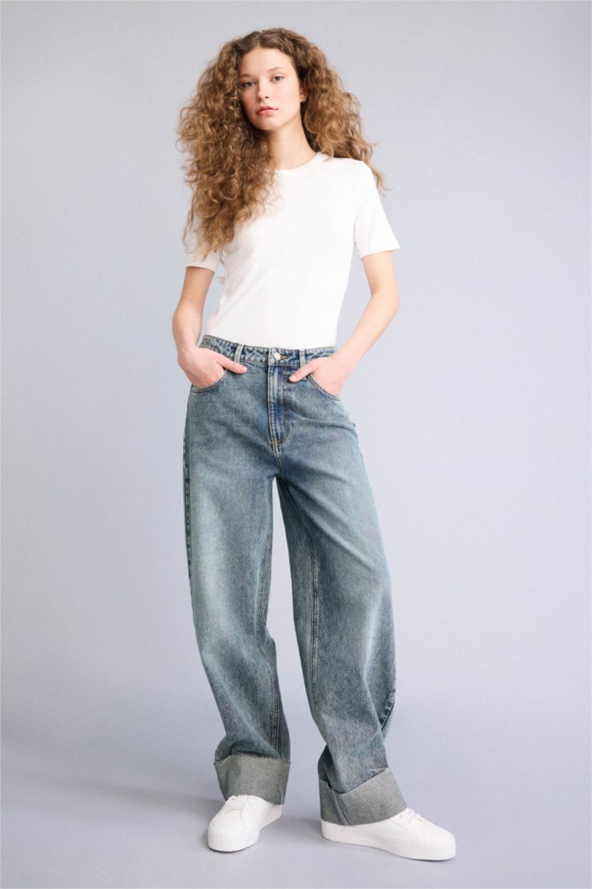 حريمي أزرق بنطلون جينز باجي فيت بحافة مطوية وخصر عالي