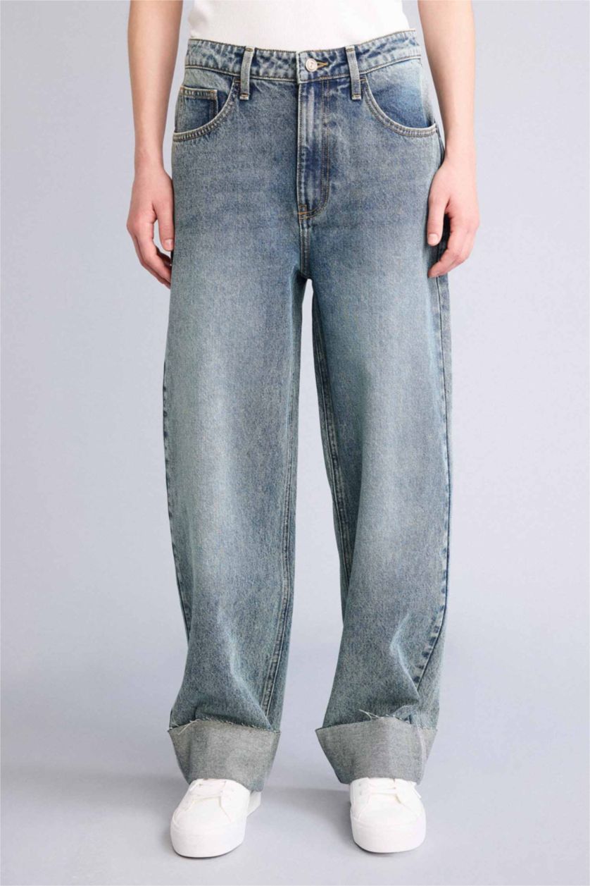 حريمي أزرق بنطلون جينز باجي فيت بحافة مطوية وخصر عالي