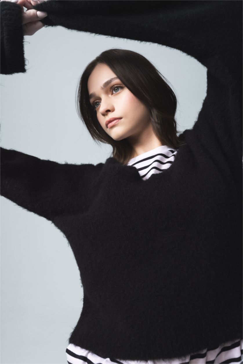 Kadın Siyah Regular Fit V Yaka Basic Düz Dikişsiz Triko Kazak