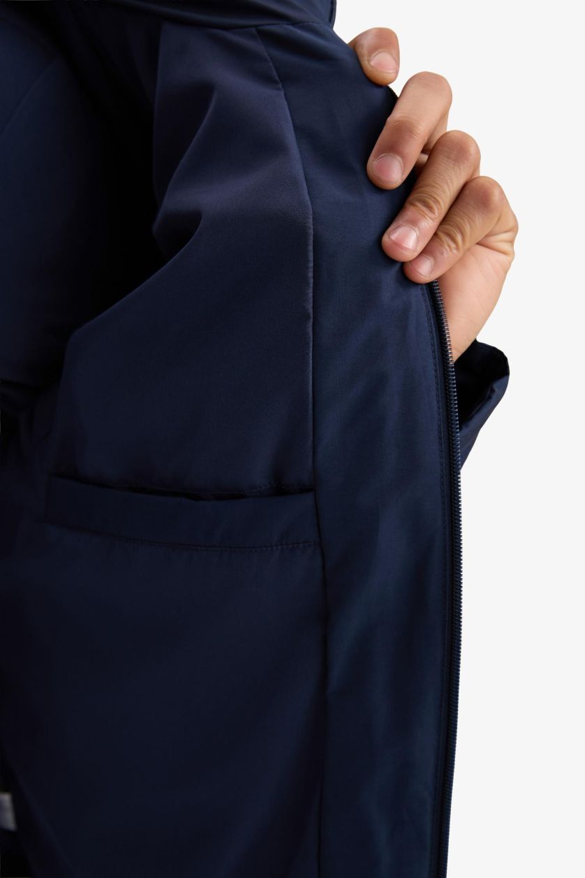 Erkek Lacivert Su İtici Rüzgar Geçirmez Regular Fit Dik Yaka Fermuarlı Cepli Kışlık Mont