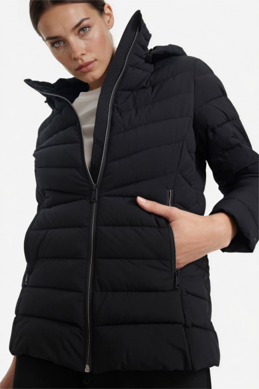 Kadın Siyah Su İtici Regular Fit Kapüşonlu Fermuarlı Cepli Şişme Mont