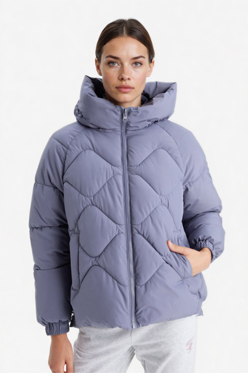 Kadın Mor Su İtici Oversize Fit Geniş Kalıp Kapüşonlu Fermuarlı Cepli Şişme Mont