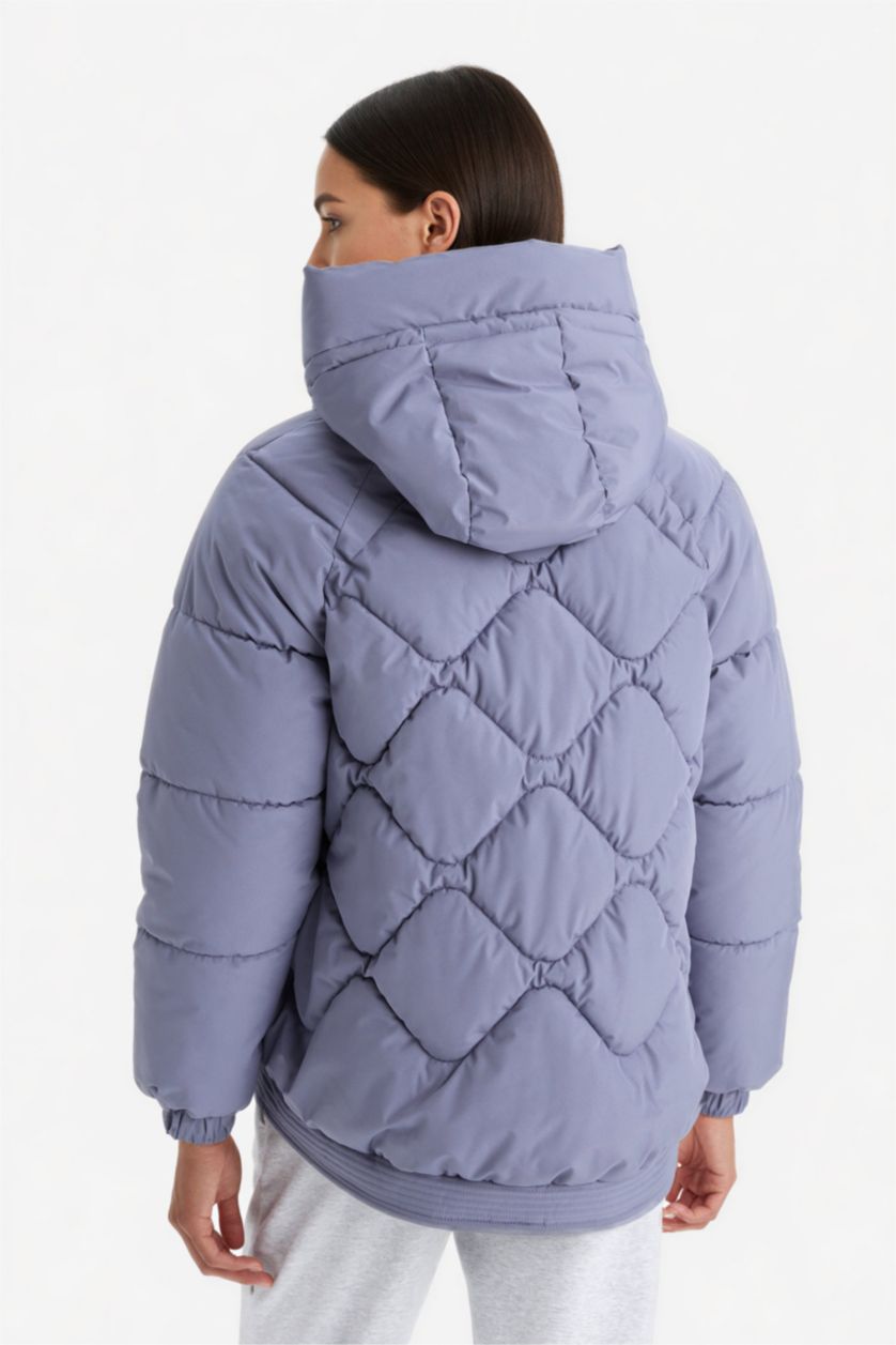 Kadın Mor Su İtici Oversize Fit Geniş Kalıp Kapüşonlu Fermuarlı Cepli Şişme Mont