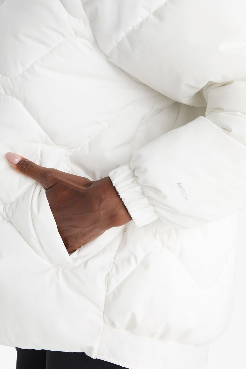 Kadın Beyaz Su İtici Oversize Fit Geniş Kalıp Kapüşonlu Fermuarlı Cepli Şişme Mont
