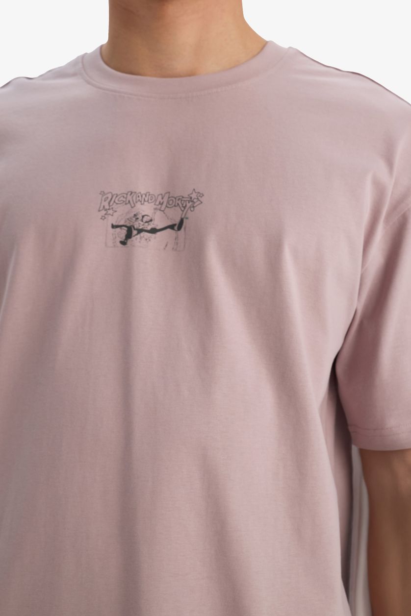 Erkek Gülkurusu %100 Pamuk Rick and Morty Boxy Fit Rahat Kesim Bisiklet Yaka Sırt Baskılı Kısa Kollu Tişört