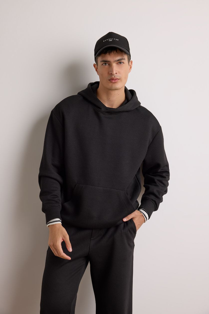 Erkek Siyah Boxy Fit Kapüşonlu Kanguru Cepli Jakarlı Sweatshirt