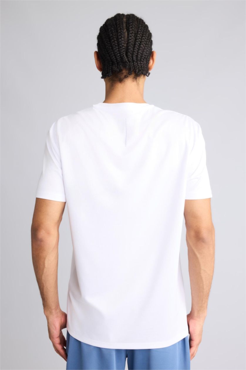 رجال أبيض Standard Fit Crew Neck Short Sleeved Sports T-Shirt