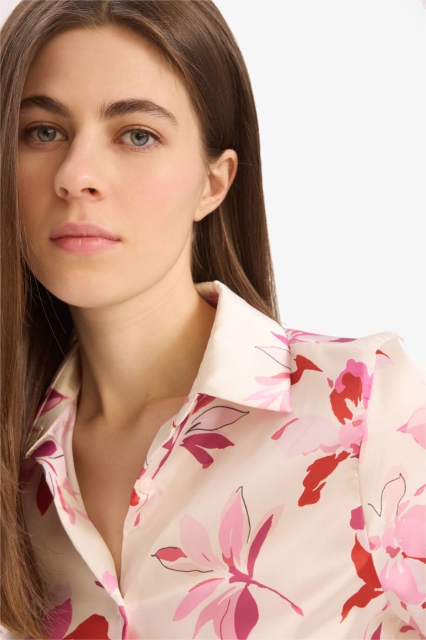 FEMME Écru Chemise en satin fleurie à manches longues Coupe régulière