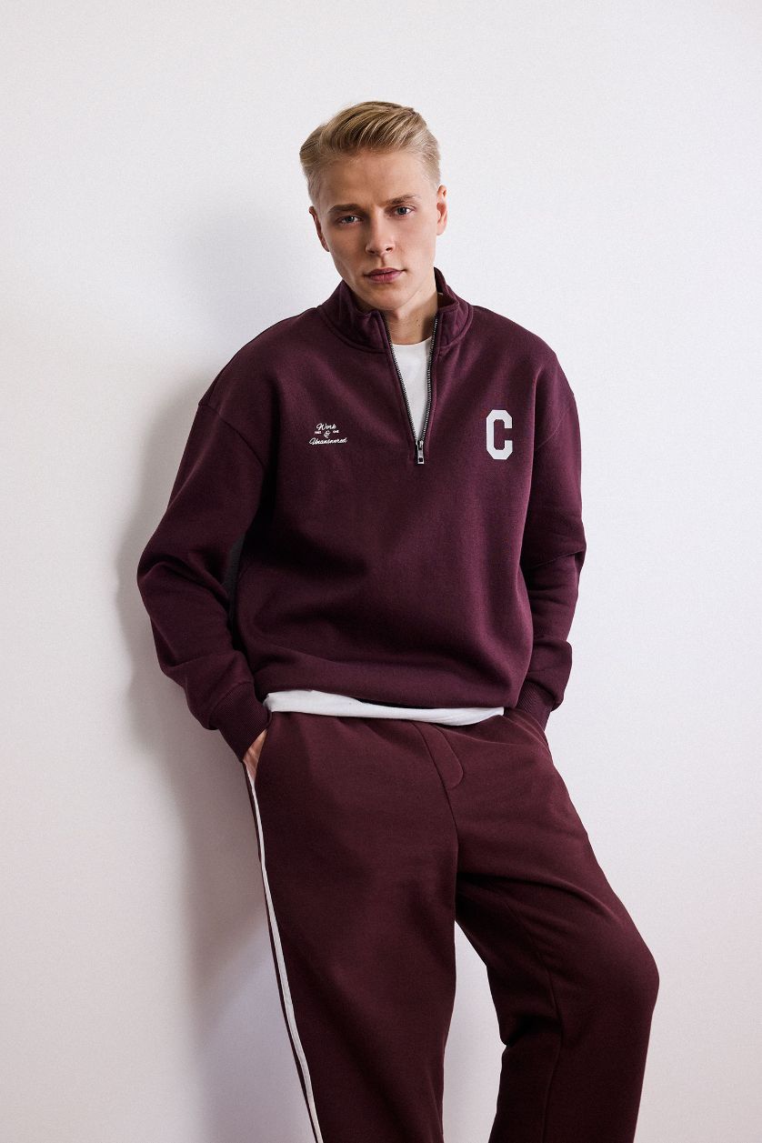 Erkek Koyu Bordo Boxy Fit Dik Yaka Fermuarlı Baskılı Sweatshirt