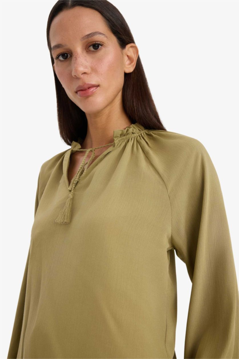 Kadın Haki Regular Fit Bağcıklı Yaka Krinkıl Kumaş Uzun Kollu Bluz