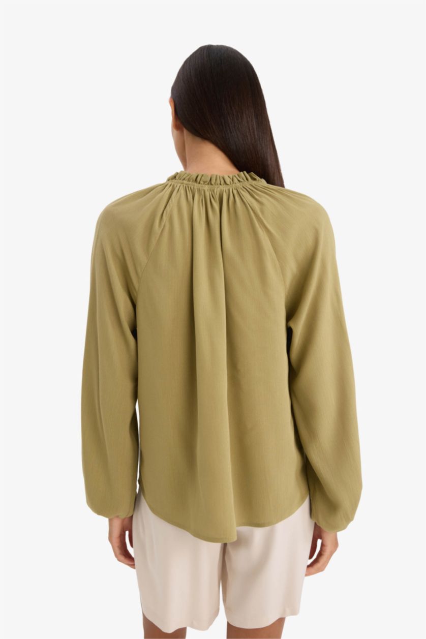 Kadın Haki Regular Fit Bağcıklı Yaka Krinkıl Kumaş Uzun Kollu Bluz