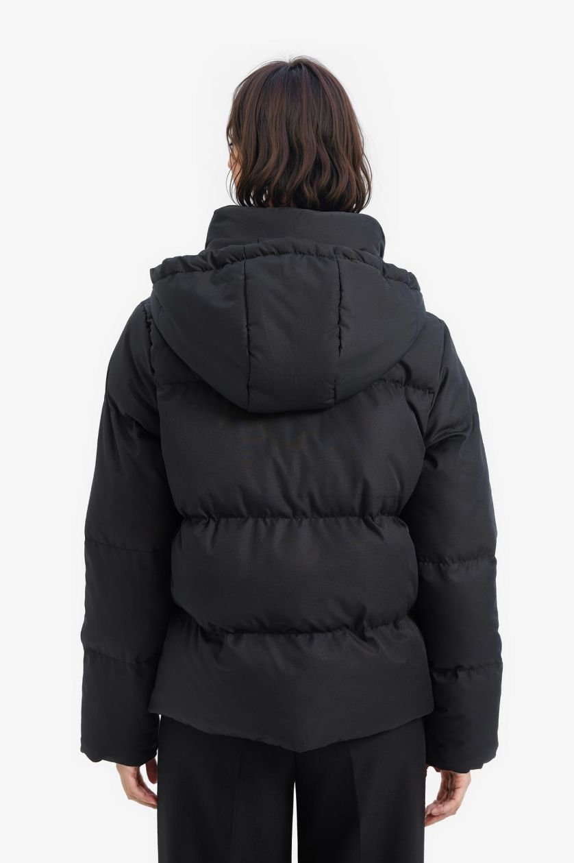 نساء أسود قمصلة نفخ قصة عادية بغطاء للرأس