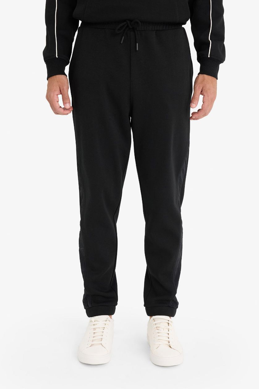 Мужчины Черный Брюки Regular Fit с карманами