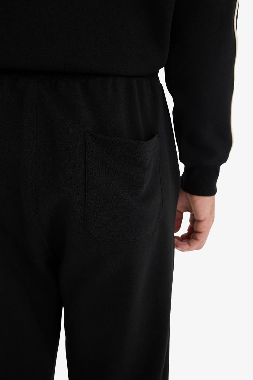 Мужчины Черный Брюки Regular Fit с карманами