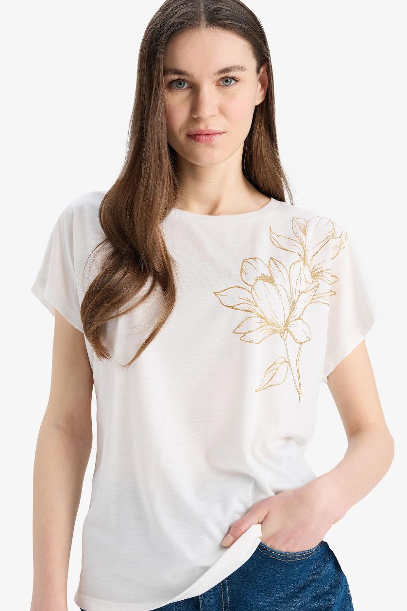 نساء بيج فاتح تيشيرت نص كم مطبوع برقبة مستديرة