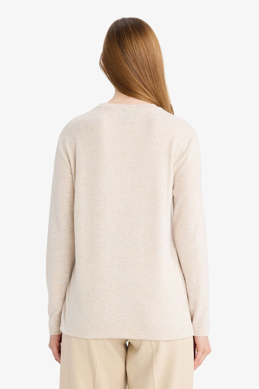 Kadın Açık Vizon 	Regular Fit Bisiklet Yaka Taş Detaylı Uzun Kollu Tişört