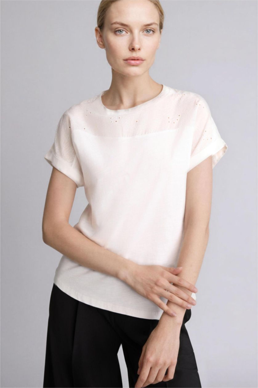 Kadın Kırık Beyaz Flamlı Pamuk Kısa Kollu Tişört