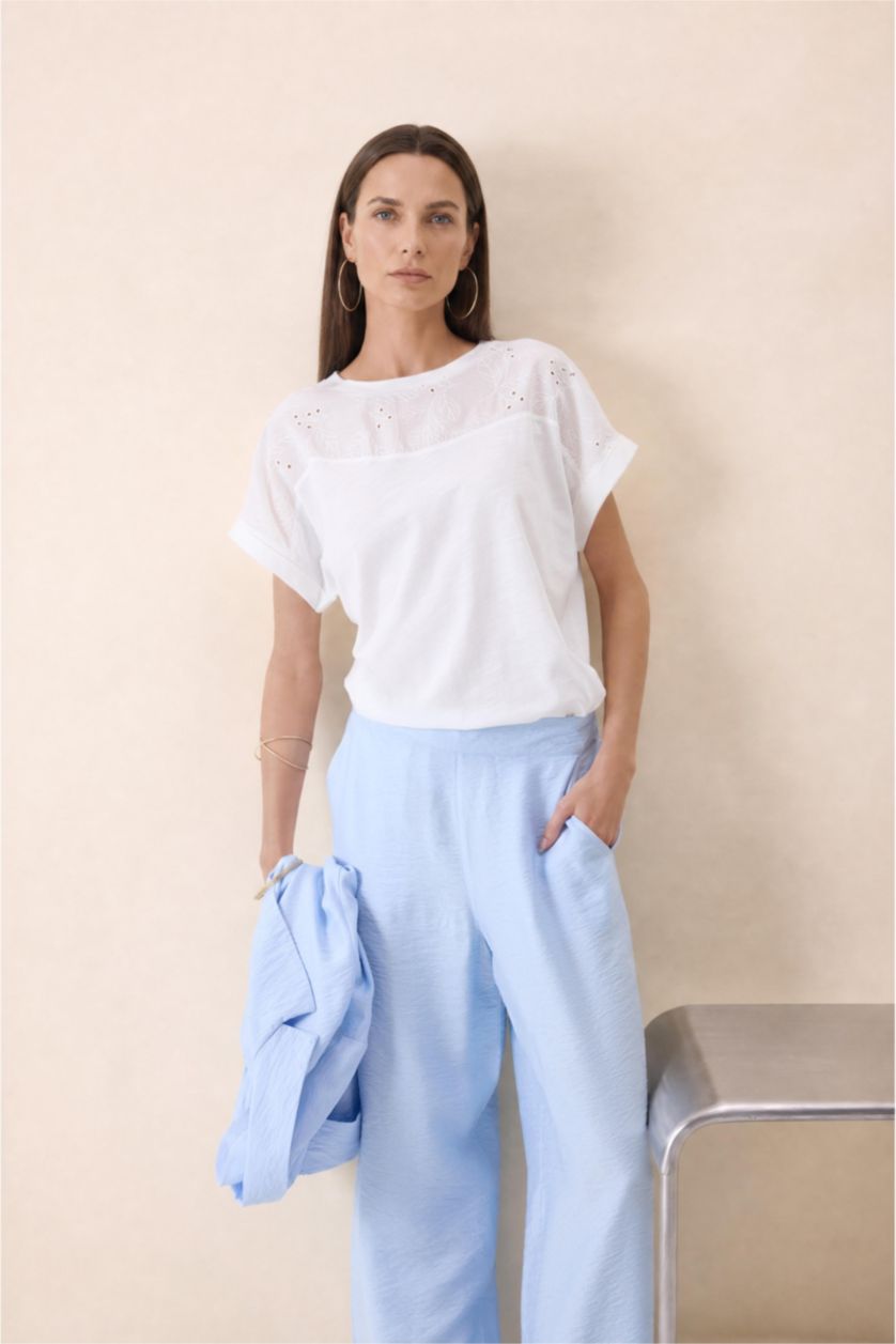 WOMAN White Crew Neck Short Sleeve T-Shirt
