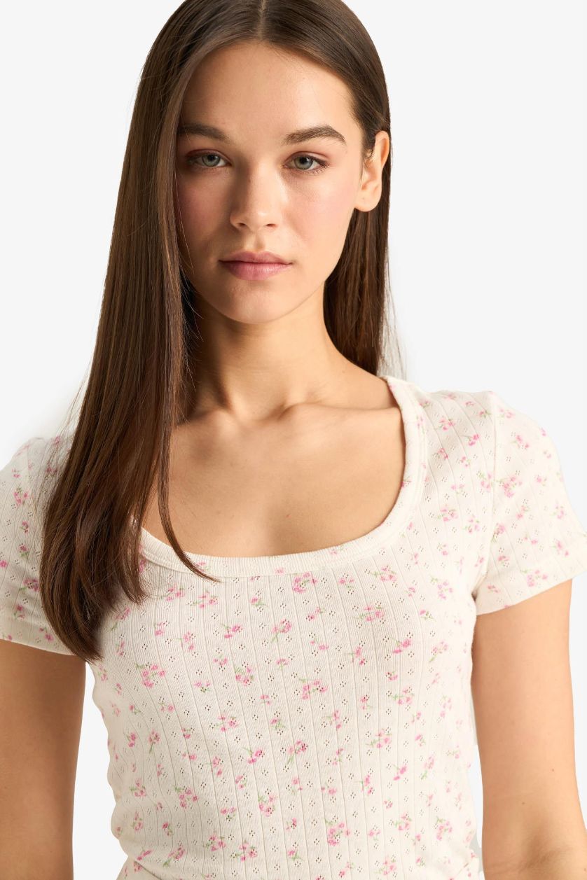 نساء اوف وايت Fitted U Neck Patterned Short Sleeve T-Shirt